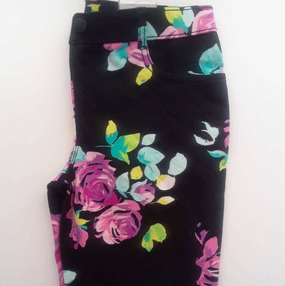 Never worn.Very cute floral jeggings.